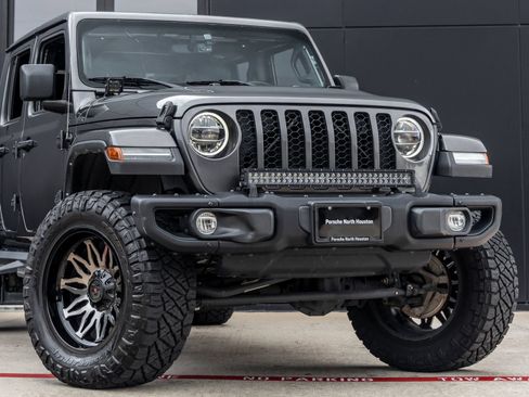 Used 2021 Jeep Gladiator Overland AWD/4WD image 5