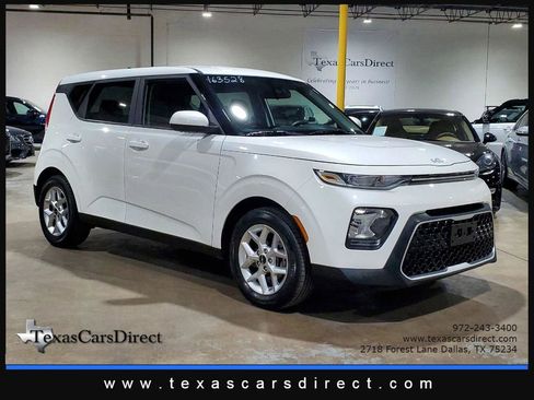 Used 2022 Kia Soul LX w/ Technology Package image 3