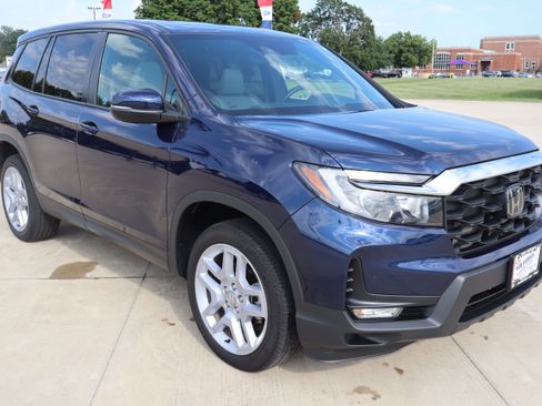 Used 2025 Honda Passport EX-L image 3