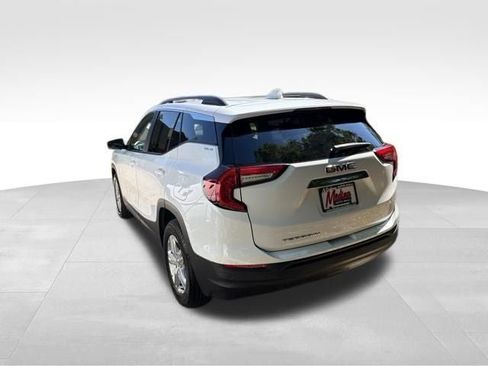 Used 2024 GMC Terrain SLE w/ Driver Convenience Package FWD image 7
