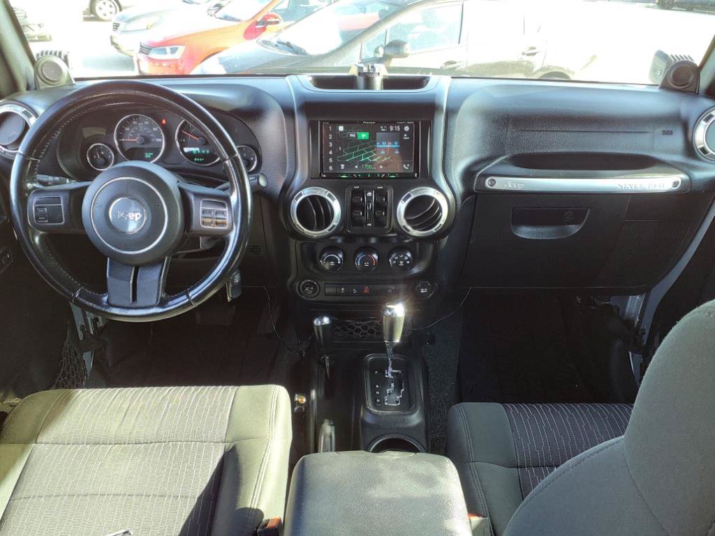 Used 2012 Jeep Wrangler Unlimited Rubicon w/ Max Tow Pkg AWD/4WD image 11