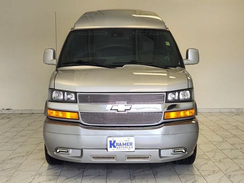 Used 2021 Chevrolet Express 2500 LS w/ Enhanced Convenience Package RWD image 2