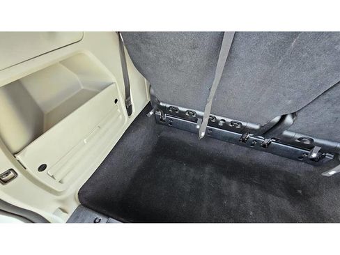 Used 2015 Chrysler Town & Country Touring image 34