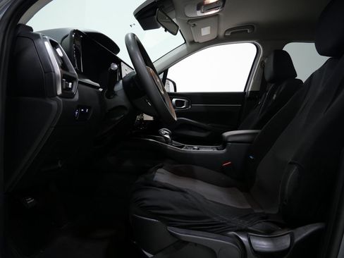Used 2023 Kia Sorento LX image 12
