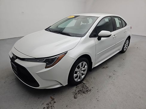 Used 2022 Toyota Corolla LE image 5