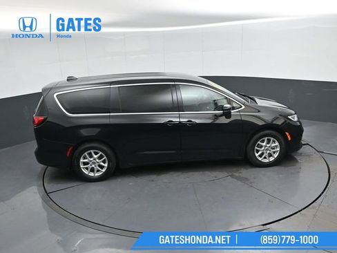 Used 2024 Chrysler Pacifica Touring-L image 49
