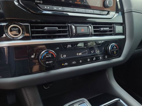 Certified 2024 Nissan Pathfinder SV image 25