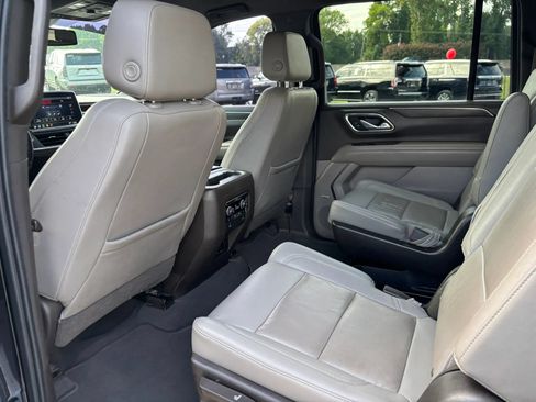 Used 2021 Chevrolet Suburban Z71 w/ Z71 Off-Road Package AWD/4WD image 13