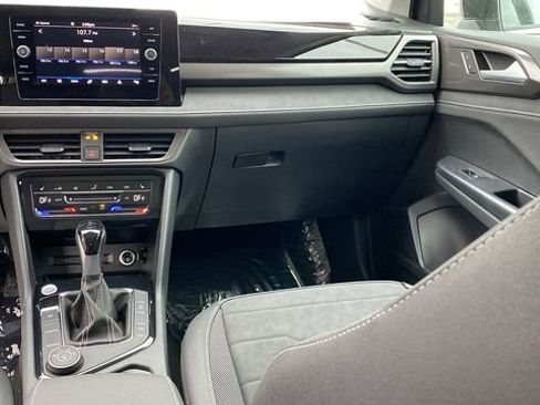 New 2026 Volkswagen Taos SE image 10