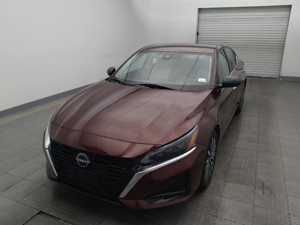 Used 2025 Nissan Altima 2.5 SV FWD image 15