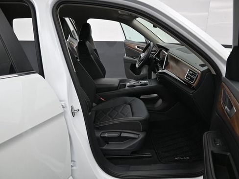 New 2026 Volkswagen Atlas SE image 14