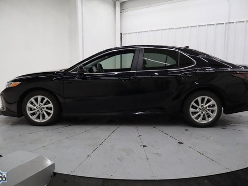 Used 2024 Toyota Camry LE image 9