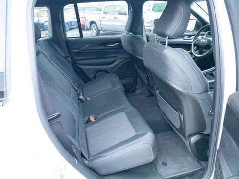 Certified 2025 Jeep Grand Cherokee Laredo X image 37