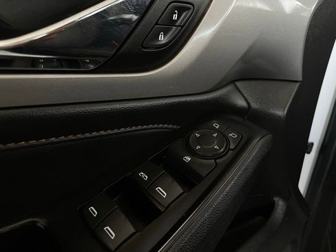 Used 2018 Chevrolet Traverse LT FWD image 24