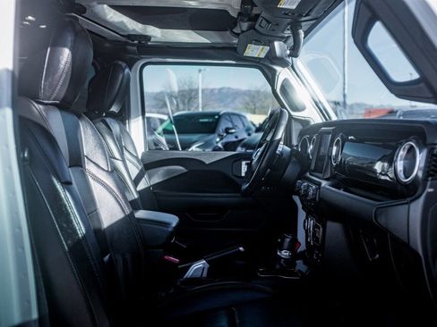 Used 2022 Jeep Wrangler Unlimited Sahara image 43