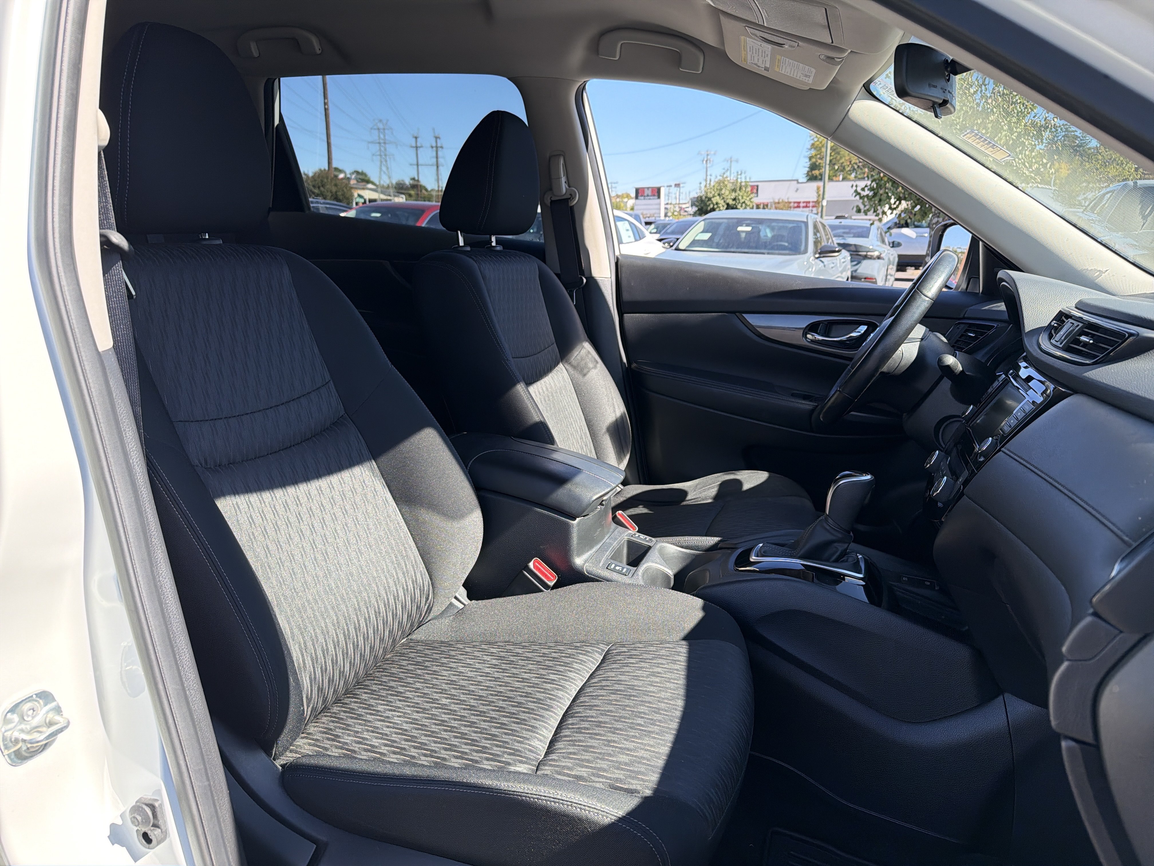 Used 2019 Nissan Rogue SV w/ Premium Package AWD/4WD image 16