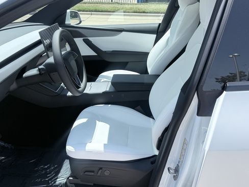 Used 2026 Tesla Model Y 2WD image 23