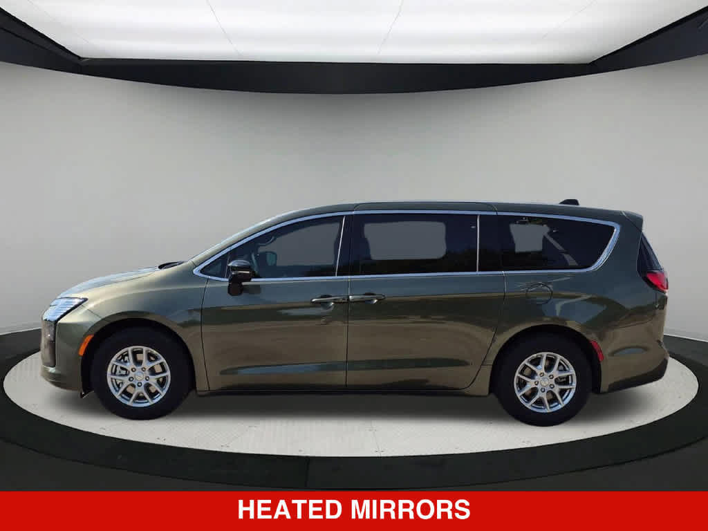 New 2027 Chrysler Pacifica Select FWD image 3