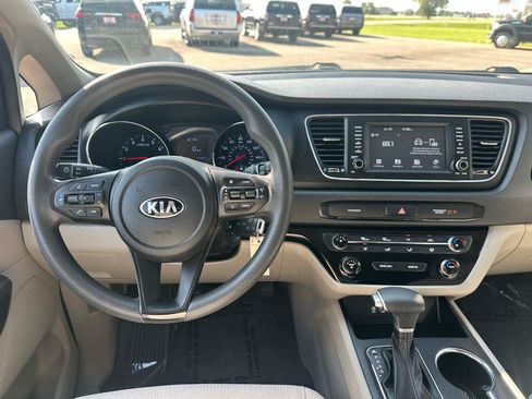 Used 2020 Kia Sedona LX FWD image 3
