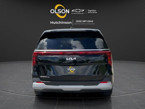 Used 2025 Kia Carnival FWD image 8