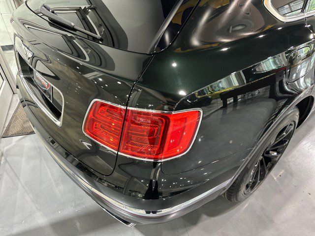 Used 2017 Bentley Bentayga AWD/4WD image 33