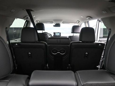 Used 2025 Honda Pilot EX-L image 16
