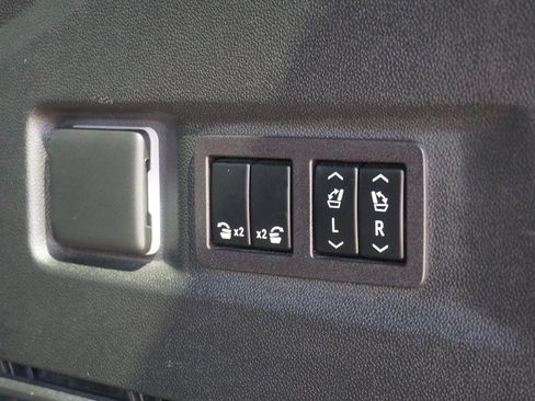 Used 2023 Chevrolet Tahoe Premier AWD/4WD image 27