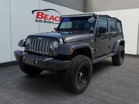 Used 2017 Jeep Wrangler Unlimited Sahara w/ Connectivity Group AWD/4WD image 1