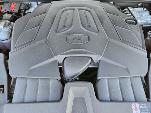 Certified 2026 Porsche Cayenne Coupe image 30