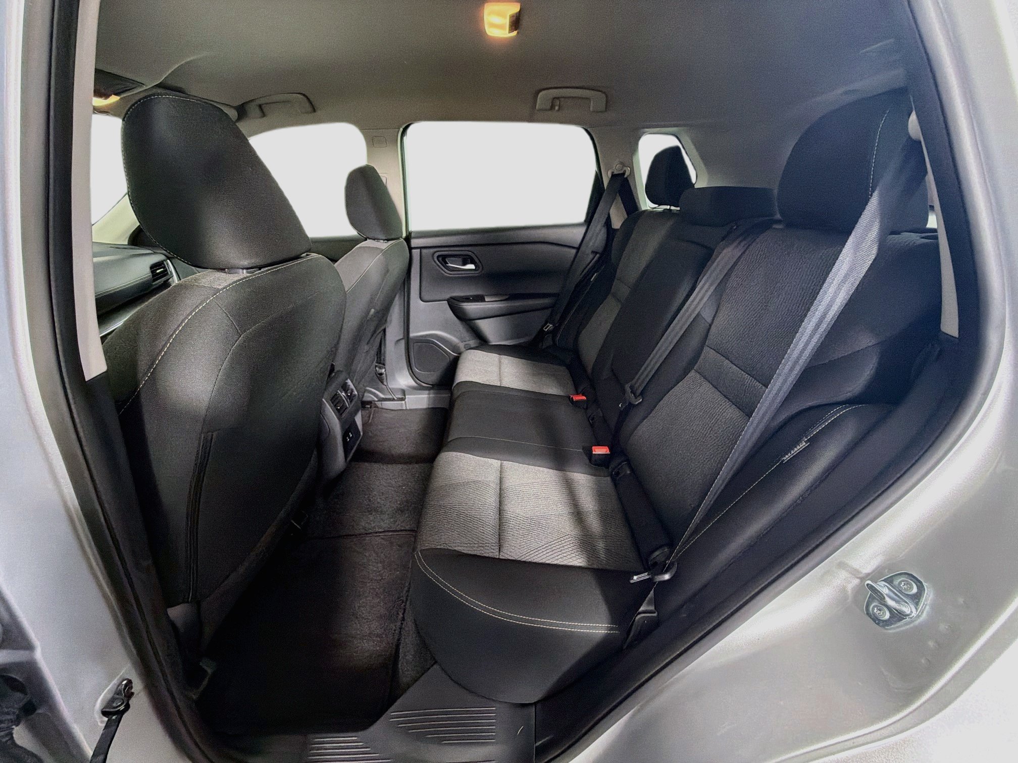 Used 2025 Nissan Rogue SV FWD image 28