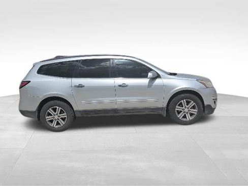 Used 2015 Chevrolet Traverse LT image 2