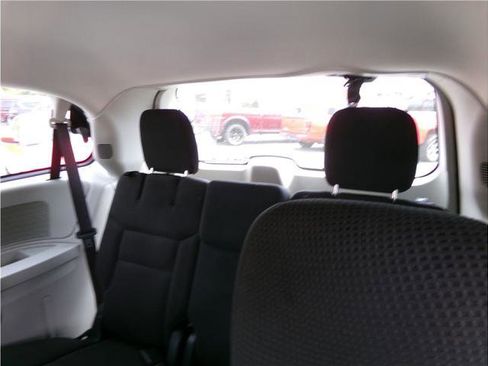 Used 2017 Dodge Grand Caravan SE image 9