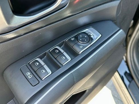 Used 2023 Kia Sorento S FWD image 12