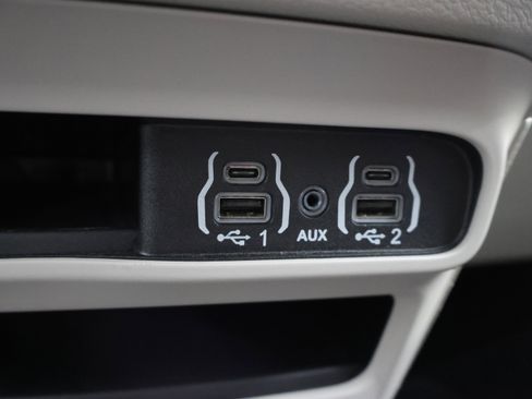 Used 2024 Chrysler Pacifica Touring-L FWD image 46