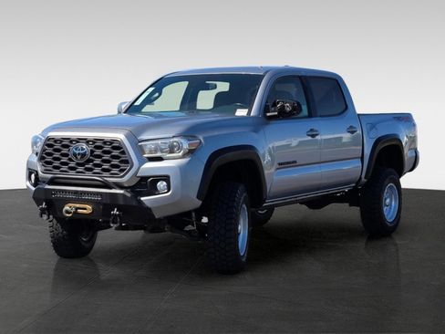 Used 2021 Toyota Tacoma TRD Off-Road w/ Technology Package AWD/4WD image 9