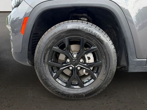 Used 2024 Jeep Grand Cherokee Altitude AWD/4WD image 10