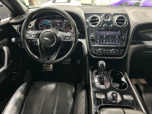 Used 2017 Bentley Bentayga AWD/4WD image 43