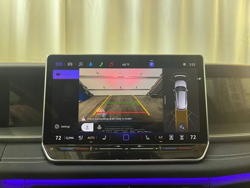 Used 2025 Volkswagen Tiguan SE w/ Panoramic Sunroof Package AWD/4WD image 19