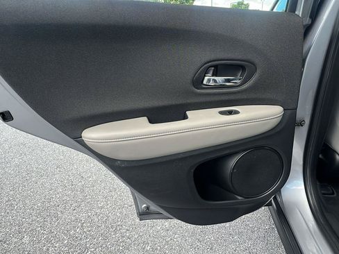Used 2020 Honda HR-V LX image 17
