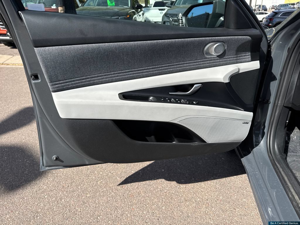 Certified 2026 Hyundai Elantra Limited FWD image 21
