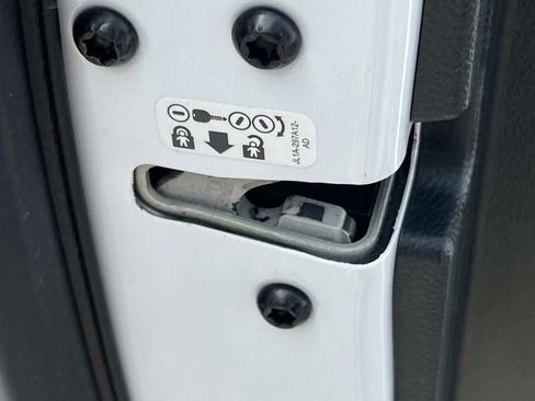 Used 2023 Ford Explorer Limited image 11