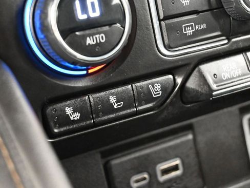 Used 2023 Chevrolet Tahoe High Country image 34