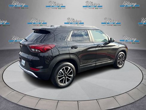 Used 2025 Chevrolet TrailBlazer LT image 3