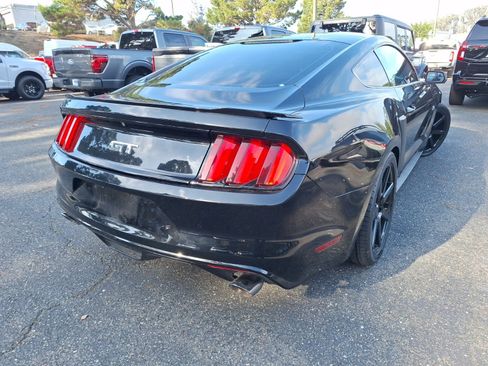 Used 2017 Ford Mustang GT image 5