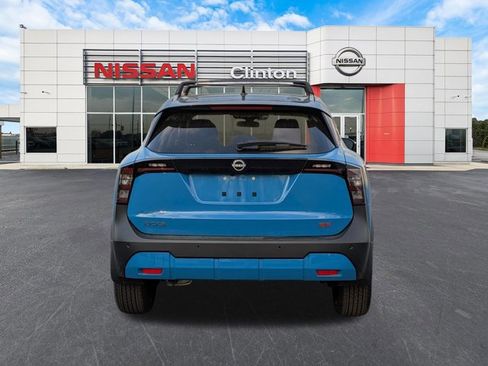 Certified 2025 Nissan Kicks SR FWD image 4