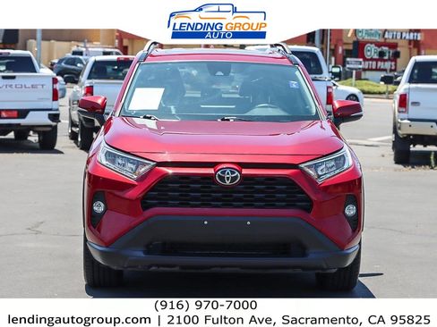 Used 2019 Toyota RAV4 XLE Premium image 6