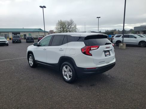 Used 2024 GMC Terrain SLE AWD/4WD image 12