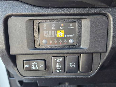 Used 2019 Toyota Tacoma TRD Sport AWD/4WD image 25