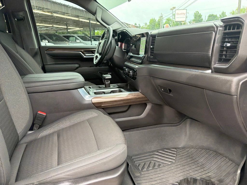 Used 2024 Chevrolet Silverado 1500 LT Trail Boss w/ Convenience Package II AWD/4WD image 16