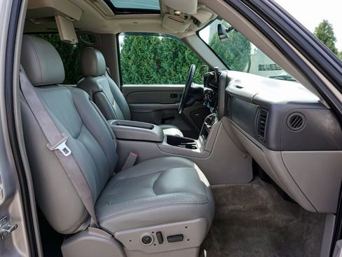 Used 2005 GMC Yukon XL 2500 SLT w/ SLT Preferred Equipment Group image 38